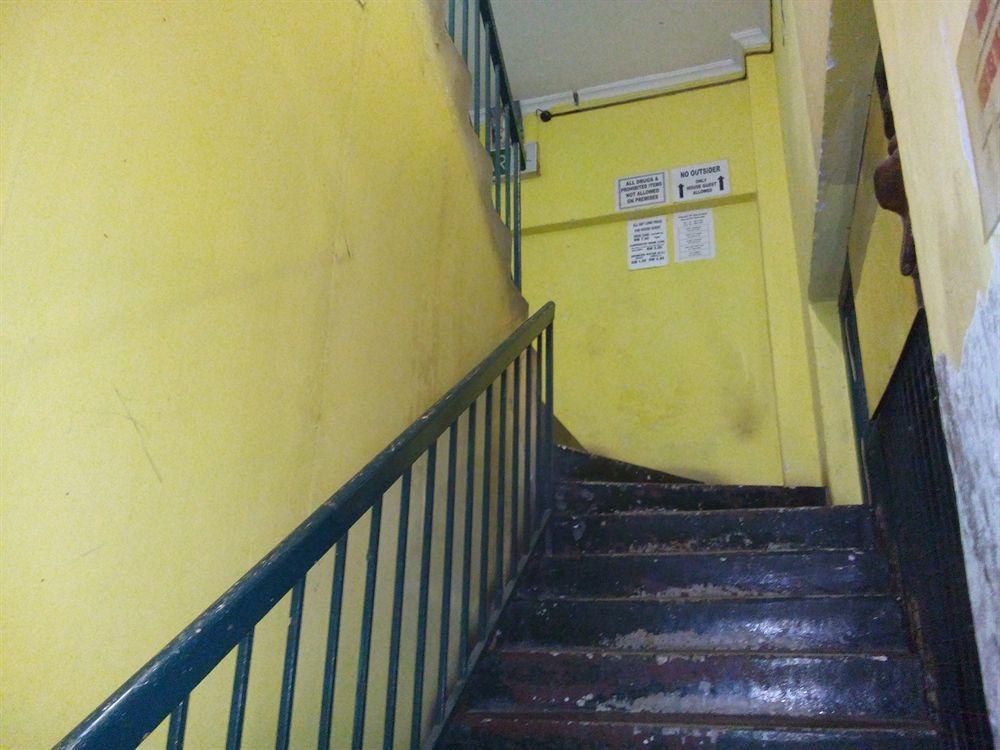 Discovery Cafe And Guesthouse Malacca Extérieur photo