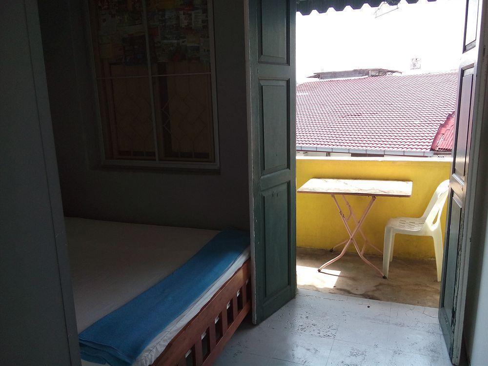 Discovery Cafe And Guesthouse Malacca Extérieur photo