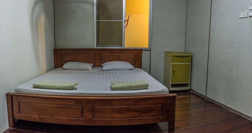 Discovery Cafe And Guesthouse Malacca Extérieur photo