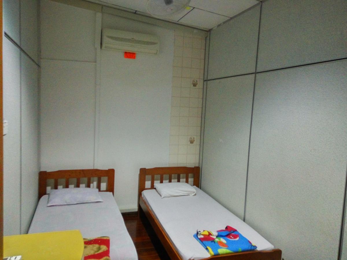 Discovery Cafe And Guesthouse Malacca Extérieur photo