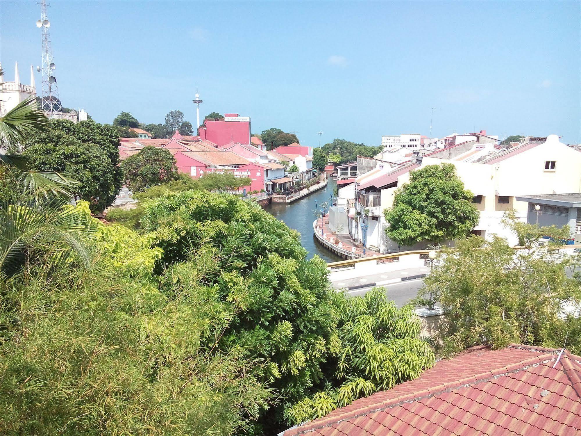 Discovery Cafe And Guesthouse Malacca Extérieur photo