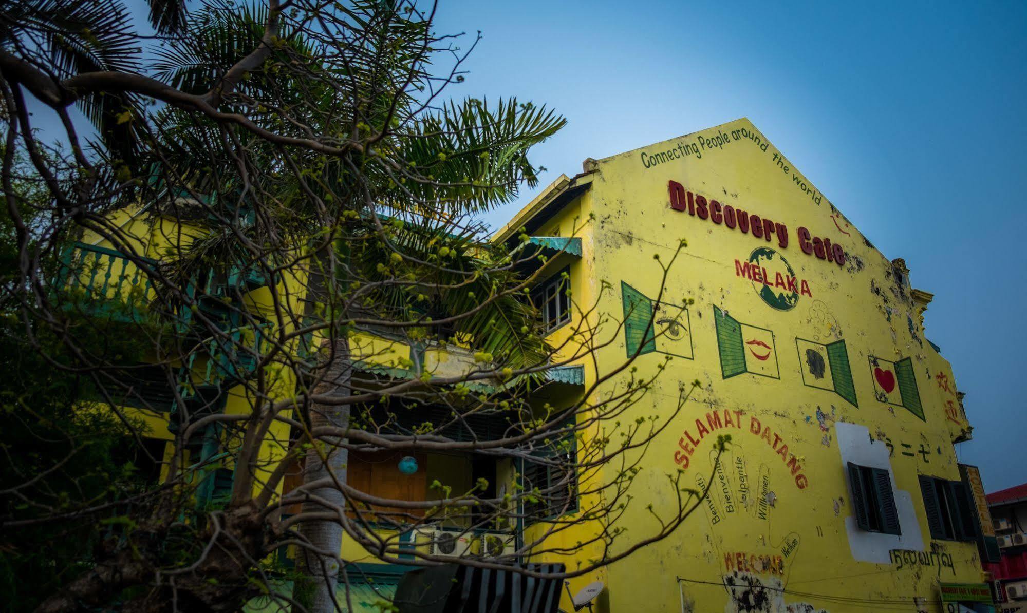 Discovery Cafe And Guesthouse Malacca Extérieur photo