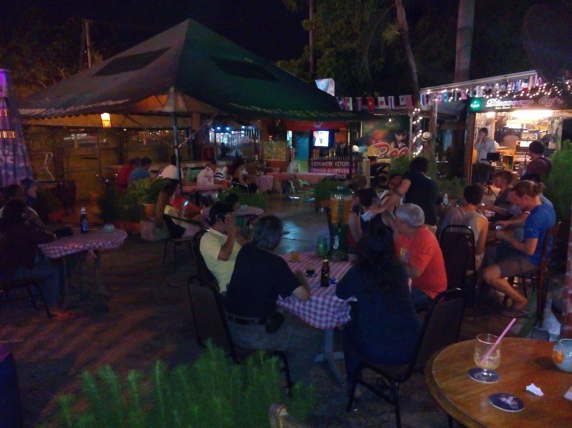 Discovery Cafe And Guesthouse Malacca Extérieur photo