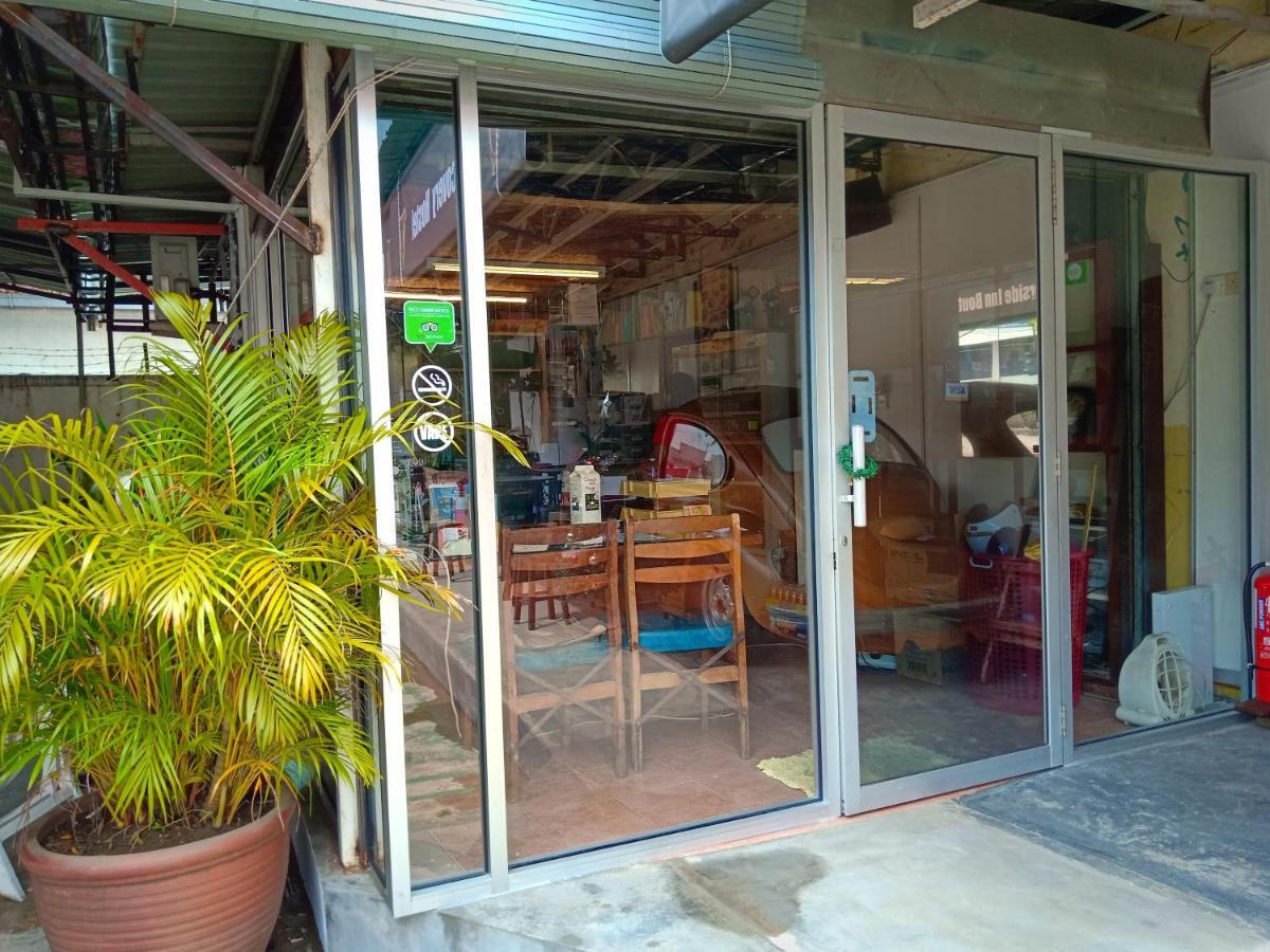 Discovery Cafe And Guesthouse Malacca Extérieur photo