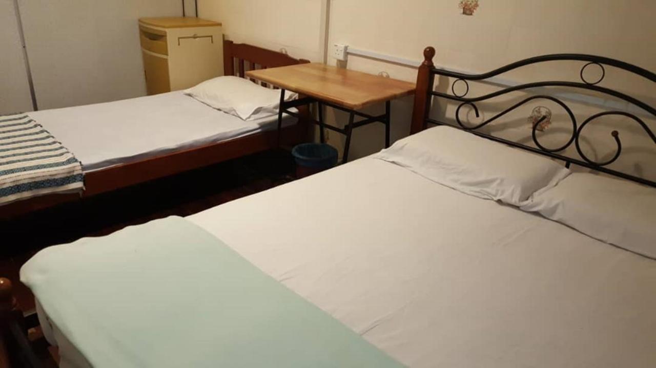 Discovery Cafe And Guesthouse Malacca Extérieur photo