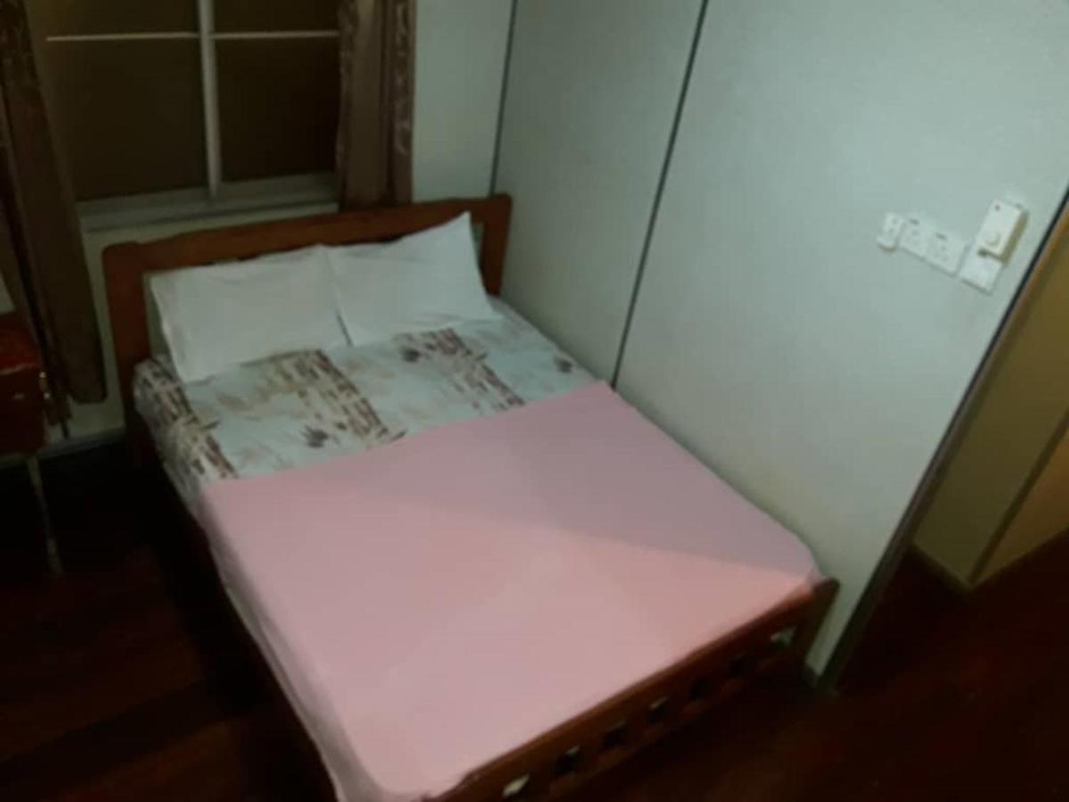 Discovery Cafe And Guesthouse Malacca Extérieur photo