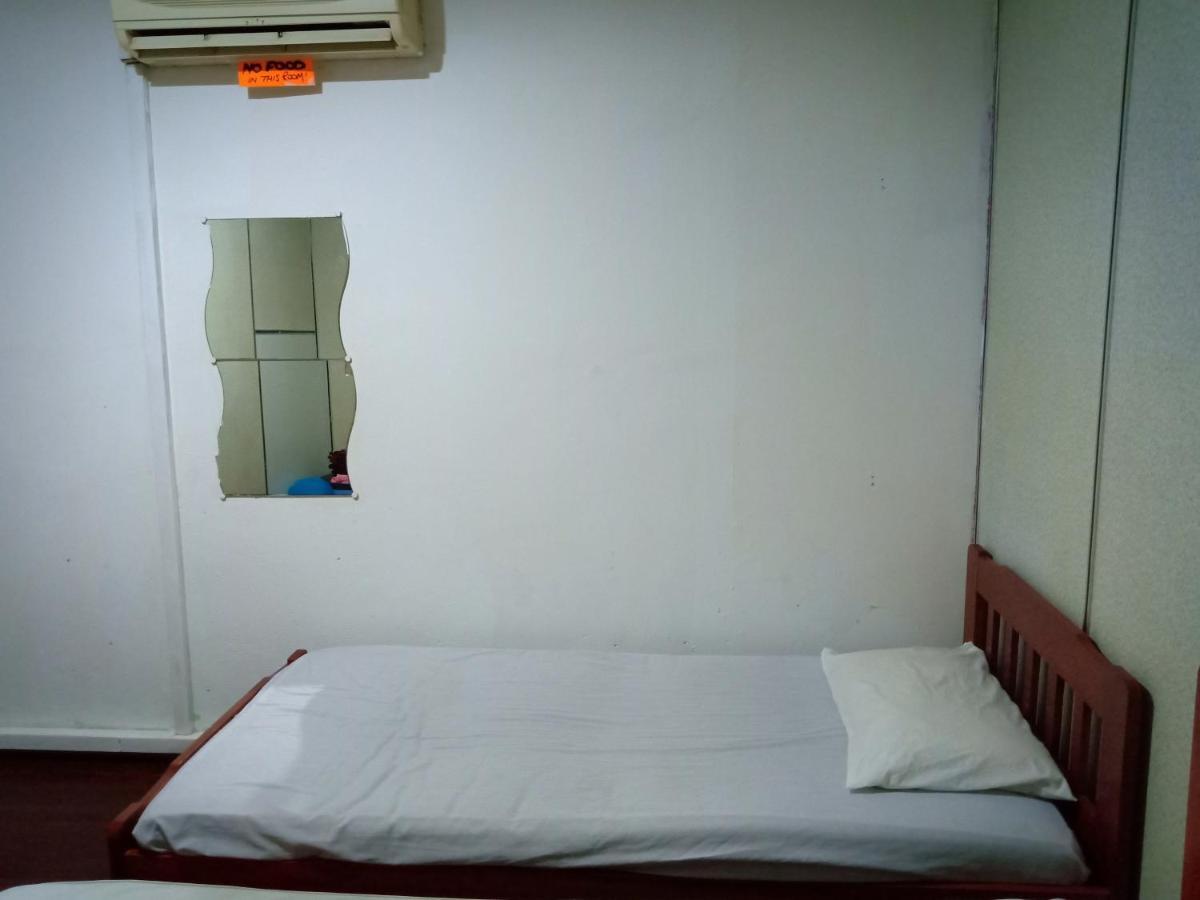 Discovery Cafe And Guesthouse Malacca Extérieur photo